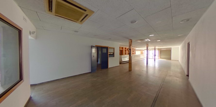 Retail store a Granollers, Barcelona, Spagna 2 camere da letto, 224 mq. N° 191603