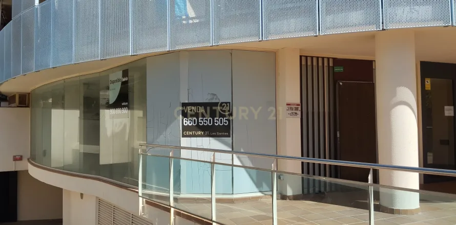 Retail store a Calella, Barcelona, Spagna 2 camere da letto, 63 mq. N° 191604