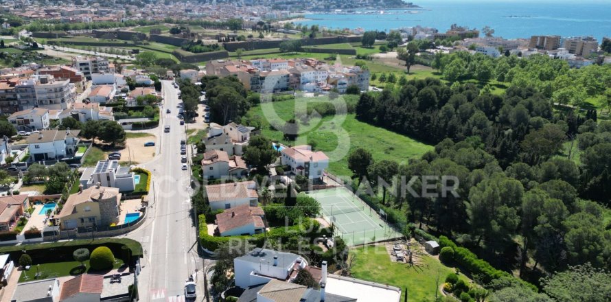 Hus i Roses, Girona, Spanien 6 sovrum, 975 kvm. Nr. 159023