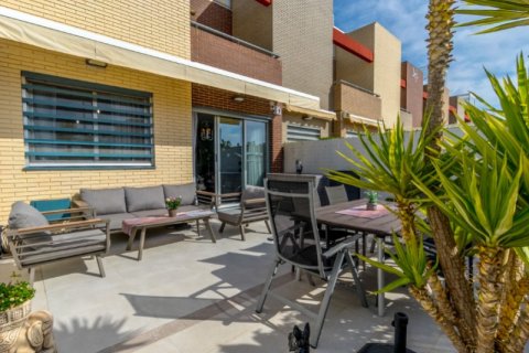 Huoneisto myytävänä Torrevieja, Alicante, Espanja, 2 makuuhuonetta, 64 m2 No. 141458 - kuva 2