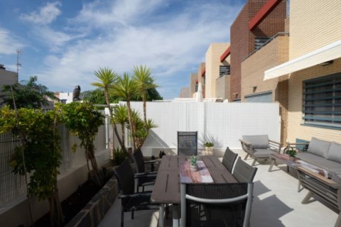 Huoneisto myytävänä Torrevieja, Alicante, Espanja, 2 makuuhuonetta, 64 m2 No. 141458 - kuva 20