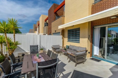 Huoneisto myytävänä Torrevieja, Alicante, Espanja, 2 makuuhuonetta, 64 m2 No. 141458 - kuva 1