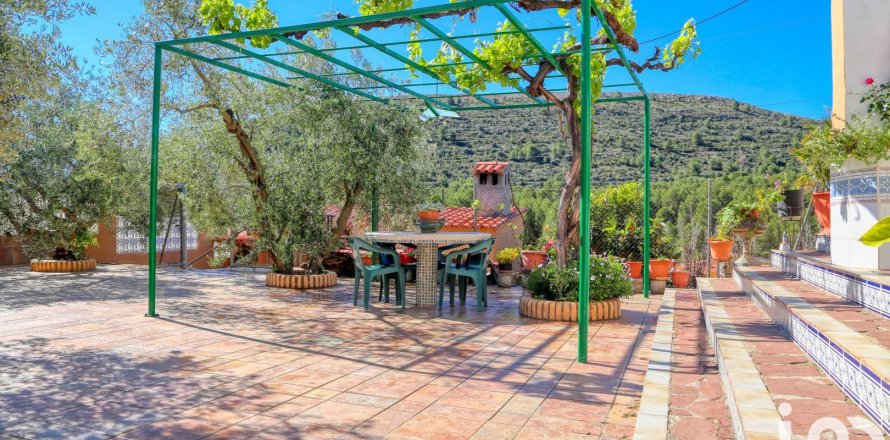 Māja L'Alcora, Castellon, Spānijā 3 istabas, 225 m2 Nr. 154015