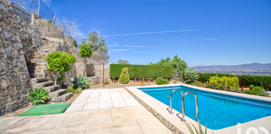 House in Alhaurin de la Torre, Malaga, Spanien 3 Schlafzimmer, 744 m2 Nr. 154012