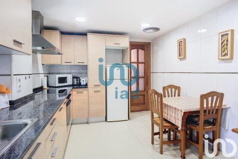 Tvåvåningslägenhet till salu i Malgrat de Mar, Barcelona, Spanien 3 sovrum, 141 kvm. Nr. 154010 - foto 9