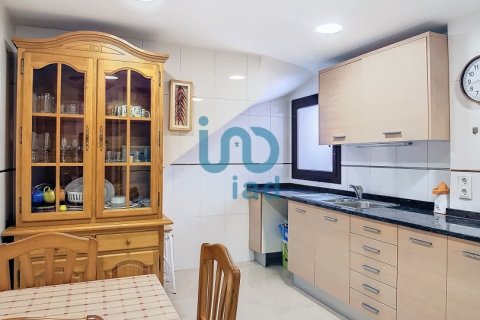 Tvåvåningslägenhet till salu i Malgrat de Mar, Barcelona, Spanien 3 sovrum, 141 kvm. Nr. 154010 - foto 7