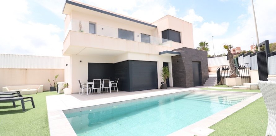 Villa a San Miguel de Salinas, Alicante, Spagna 3 camere da letto, 125 mq. N° 146024