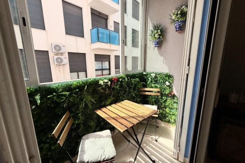 Apartment for sale in Torrevieja, Alicante, Spain 1 bedroom, 65 sq.m. No. 193580 - photo 3