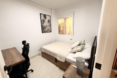 Apartment for sale in Torrevieja, Alicante, Spain 1 bedroom, 65 sq.m. No. 193580 - photo 18