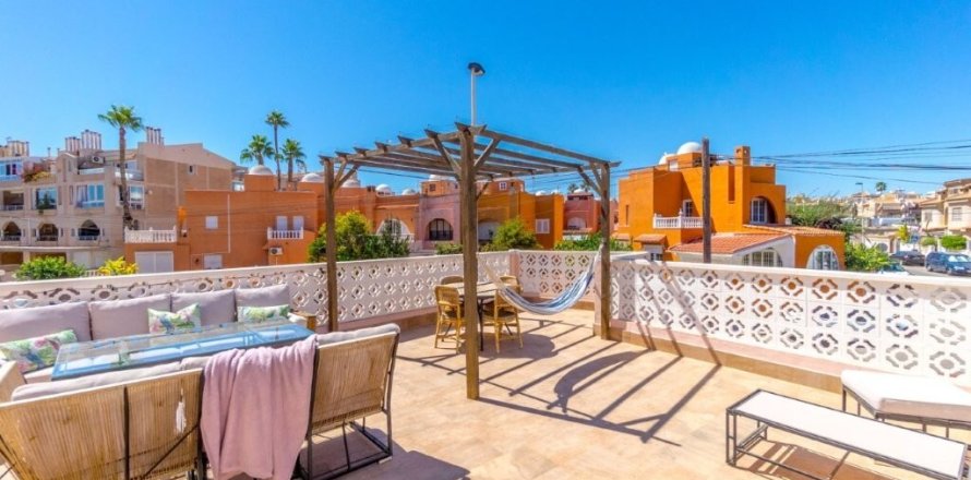 Townhouse Torrevieja, Alicante, Spain 5 bedrooms, 164 sq.m. No. 137705