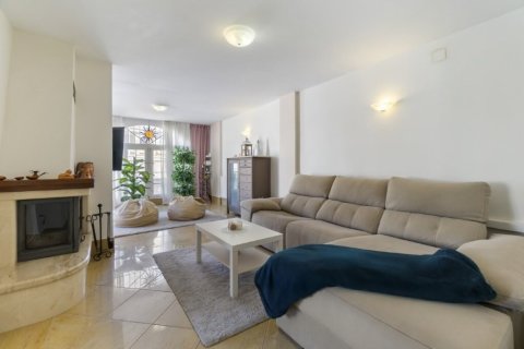 Townhouse for sale Torrevieja, Alicante, Spain 5 bedrooms, 164 sq.m. No. 137705 - photo 11