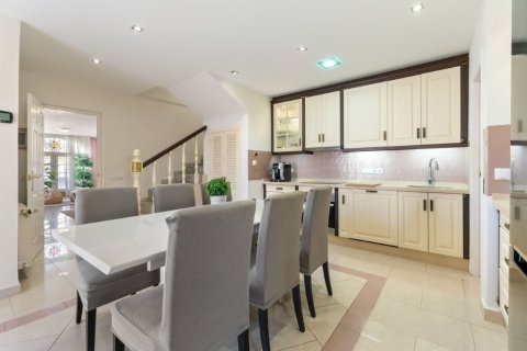 Townhouse for sale Torrevieja, Alicante, Spain 5 bedrooms, 164 sq.m. No. 137705 - photo 13