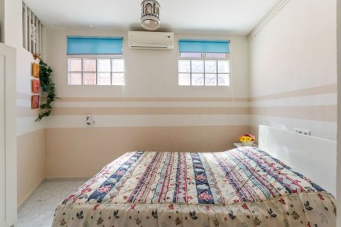 Townhouse for sale Torrevieja, Alicante, Spain 5 bedrooms, 164 sq.m. No. 137705 - photo 17