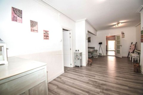 Villa à vendre à Elche, Alicante, Espagne, 4 chambres, 326 m2 No. 180746 - photo 6