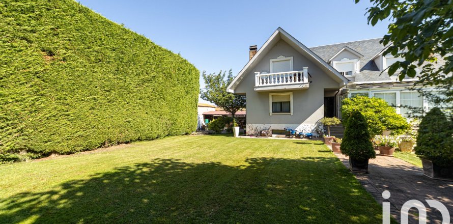 Hus i Valverde de la Virgen, Leon, Spanien 6 sovrum, 560 kvm. Nr. 153269