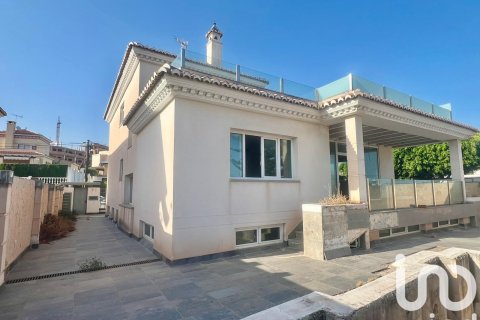 Appartamento a Rincon de la Victoria, Malaga, Spagna 9 camere da letto, 585 mq. N° 153267