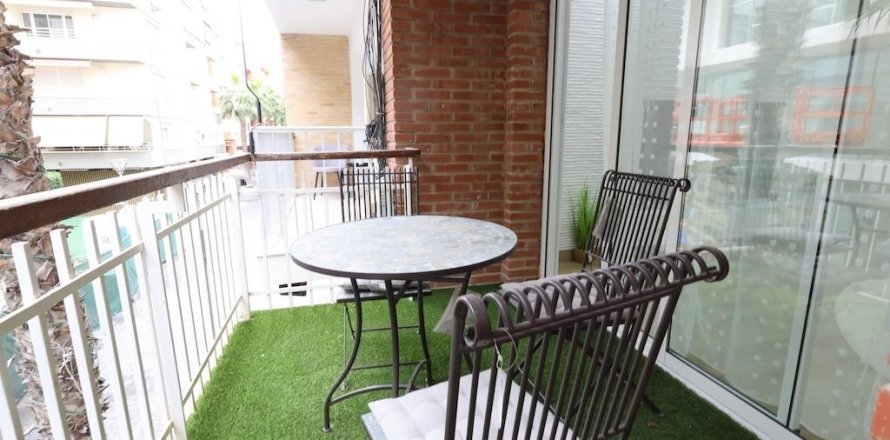 Apartment à Torrevieja, Alicante, Espagne 4 chambres, 123 m2 No. 189385