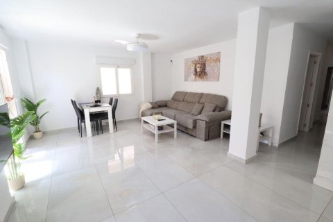 Apartamento en venta en Torrevieja, Alicante, España 3 dormitorios, 108 m2 No. 189384 - foto 4