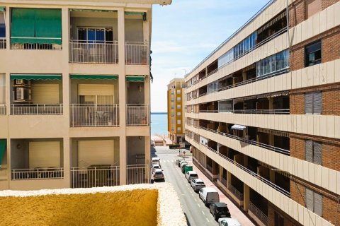 Apartamento en venta en Torrevieja, Alicante, España 3 dormitorios, 108 m2 No. 189384 - foto 2