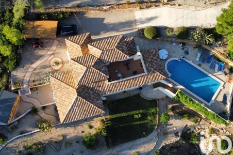 Дом в Л'Аметлья-де-Мар, Таррагона, Испания 4 спальни, 200м2 №153716