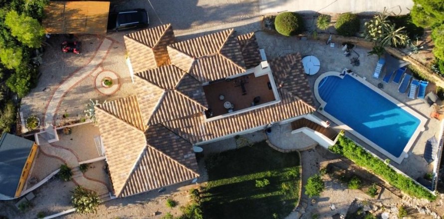 Дом в Л'Аметлья-де-Мар, Таррагона, Испания 4 спальни, 200м2 №153716