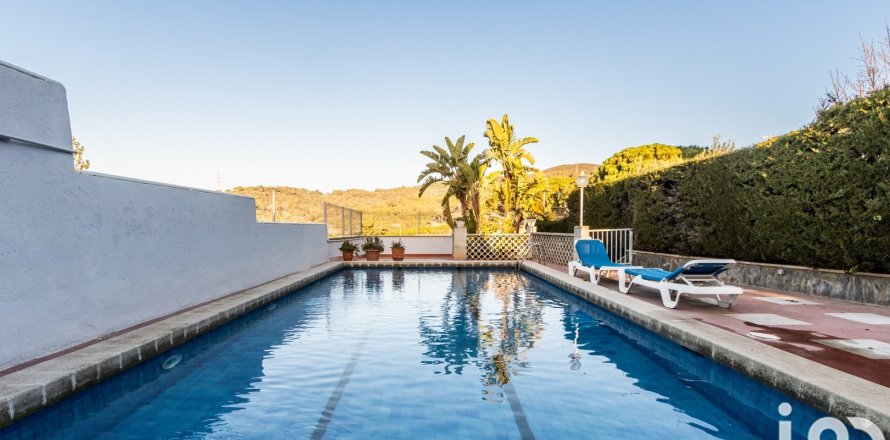 Talo Badalona, Barcelona, Espanja 4 makuuhuonetta, 253 m2 No. 153715