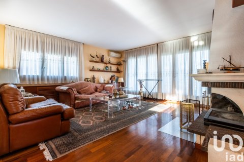 Talo myytävänä Badalona, Barcelona, Espanja, 4 makuuhuonetta, 253 m2 No. 153715 - kuva 2