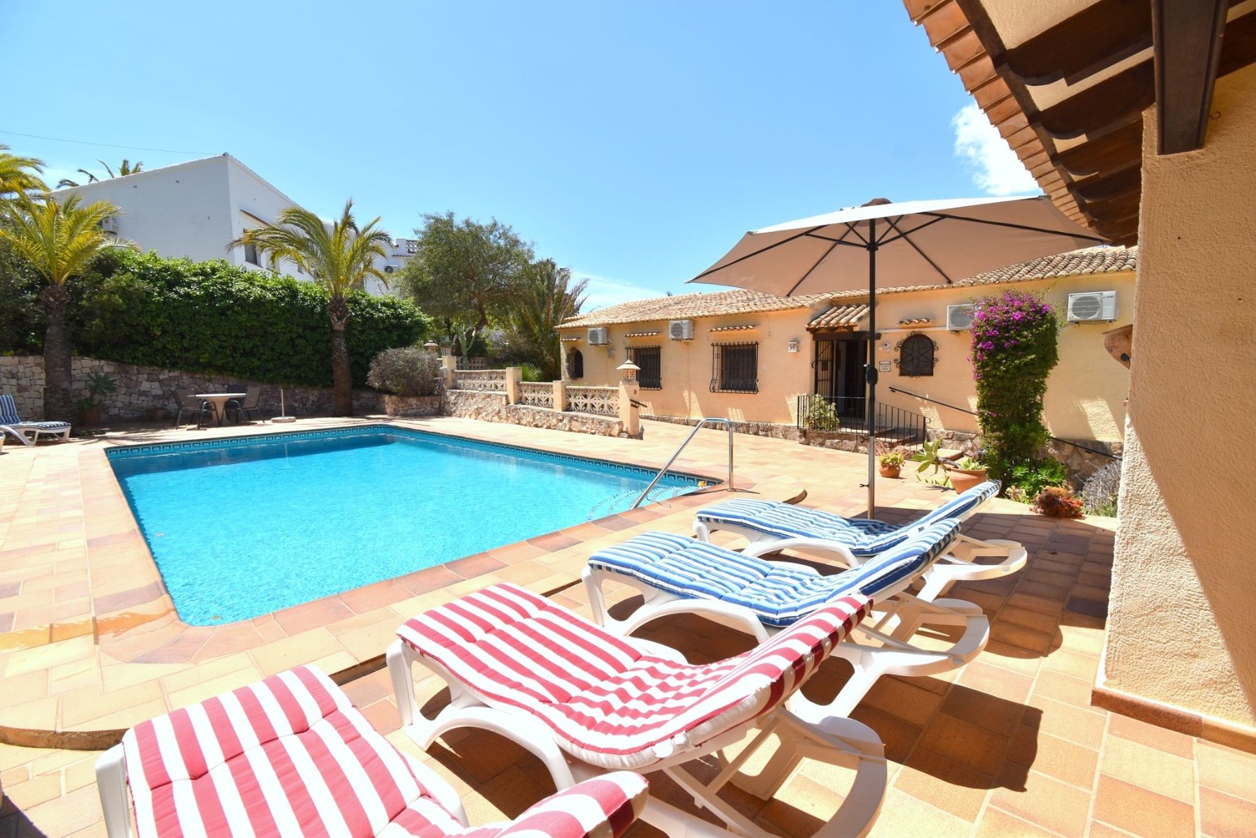 Villa a Javea, Alicante, Spagna 6 camere da letto, 271 mq. N° 136762