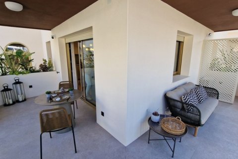 Huoneisto myytävänä Nueva Andalucia, Malaga, Espanja, 2 makuuhuonetta, 80 m2 No. 138167 - kuva 3