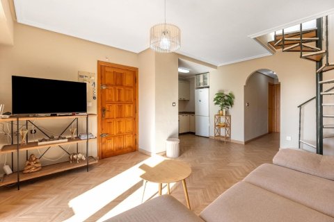Apartment à Torrevieja, Alicante, Espagne 3 chambres, 75 m2 No. 183577