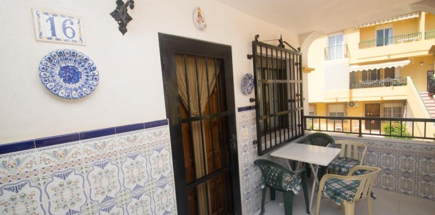 Apartment in Torrevieja, Alicante, Spain 2 bedrooms, 60 sq.m. No. 183580