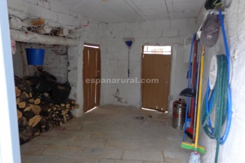 Townhouse for sale in Caniles, Granada, Spain 4 bedrooms,  No. 184101 - photo 2