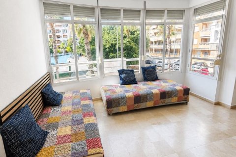 Apartamento en venta en Torrevieja, Alicante, España 3 dormitorios, 92 m2 No. 181859 - foto 5