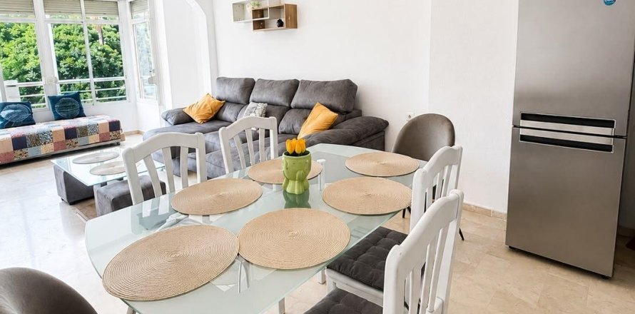 Apartamento en Torrevieja, Alicante, España 3 dormitorios, 92 m2 No. 181859