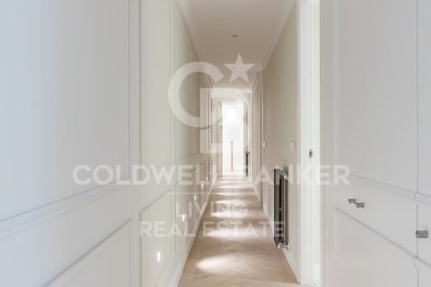 Apartment for sale in Madrid, Spain 3 bedrooms,  No. 156897 - photo 20