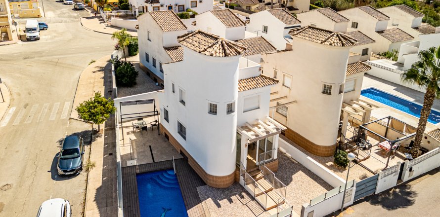 Villa à La Marina, Alicante, Espagne 4 chambres, 143 m2 No. 188972