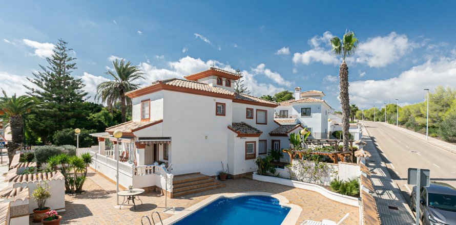 Villa à Dehesa De Campoamor, Alicante, Espagne 4 chambres, 185 m2 No. 188973