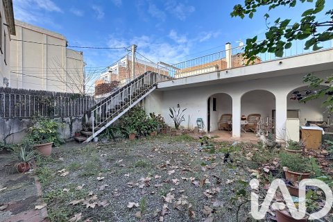 Townhouse for sale in El Masnou, Barcelona, Spain 7 bedrooms, 224 sq.m. No. 172920 - photo 2