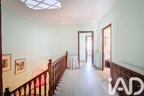 Townhouse for sale in El Masnou, Barcelona, Spain 7 bedrooms, 224 sq.m. No. 172920 - photo 17