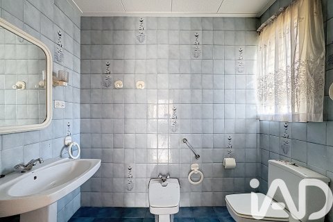 Townhouse for sale in El Masnou, Barcelona, Spain 7 bedrooms, 224 sq.m. No. 172920 - photo 19