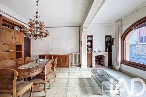 Townhouse for sale in El Masnou, Barcelona, Spain 7 bedrooms, 224 sq.m. No. 172920 - photo 8
