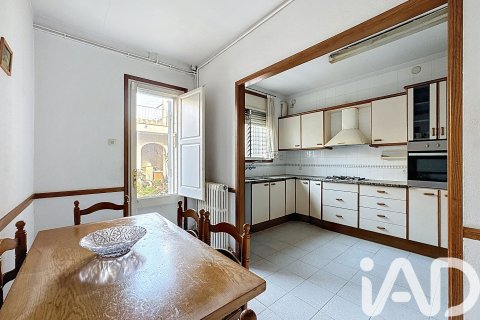 Townhouse for sale in El Masnou, Barcelona, Spain 7 bedrooms, 224 sq.m. No. 172920 - photo 27