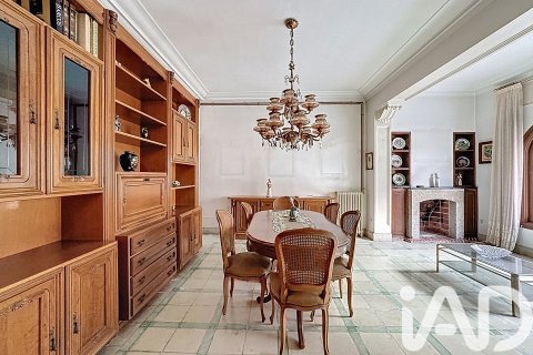 Townhouse for sale in El Masnou, Barcelona, Spain 7 bedrooms, 224 sq.m. No. 172920 - photo 9