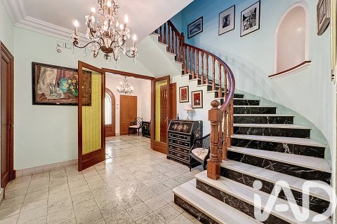 Townhouse for sale in El Masnou, Barcelona, Spain 7 bedrooms, 224 sq.m. No. 172920 - photo 11
