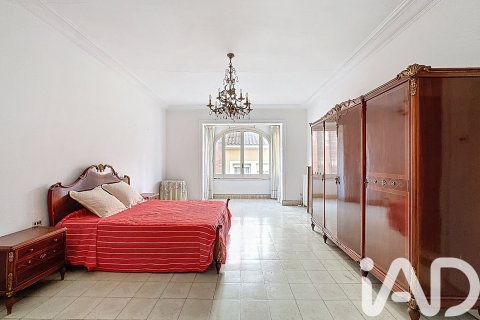 Townhouse for sale in El Masnou, Barcelona, Spain 7 bedrooms, 224 sq.m. No. 172920 - photo 13