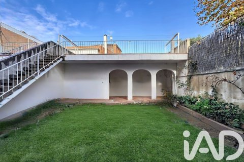Townhouse for sale in El Masnou, Barcelona, Spain 7 bedrooms, 224 sq.m. No. 172920 - photo 1