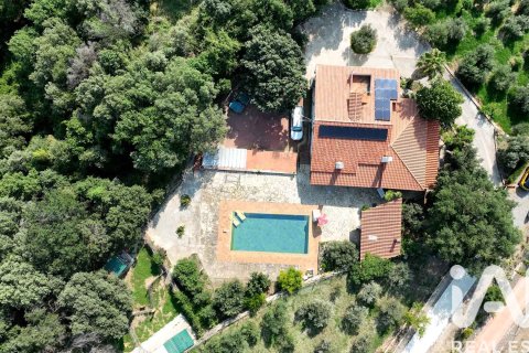 House for sale in Terrassa, Barcelona, Spain 4 bedrooms, 1323 sq.m. No. 172917 - photo 2