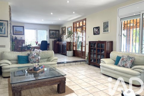 House for sale in Terrassa, Barcelona, Spain 4 bedrooms, 1323 sq.m. No. 172917 - photo 9