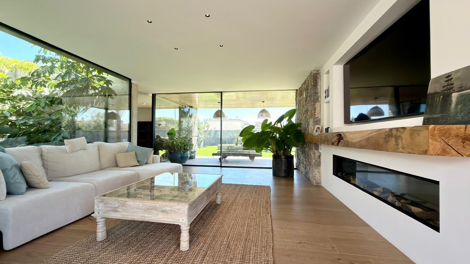 Villa in Alicante, Spain 3 bedrooms, 300 sq.m. No. 179395