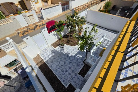 House for sale in Torrevieja, Alicante, Spain 3 bedrooms,  No. 166040 - photo 8